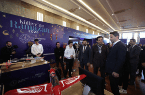 Bakan Bayraktar, Külliye'deki Ramazan Etkinliklerinde Gençlerle Enerji Sektörünü Paylaştı